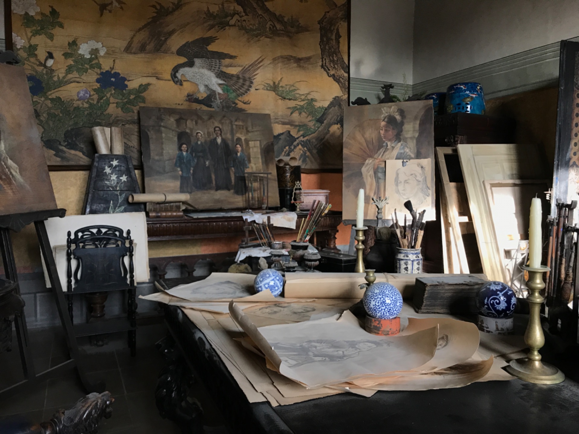 FILM SET DRESSING